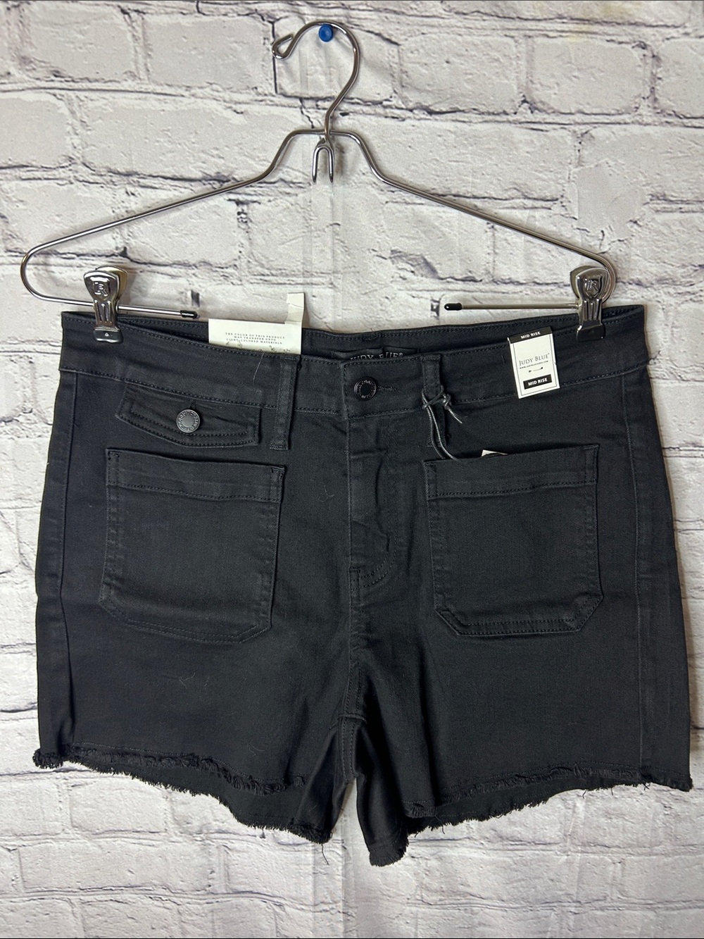Judy Blue black cargo pocket shorts size large mid rise. NWT